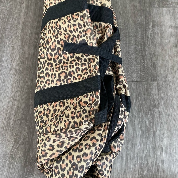 Leopard print Soft sided cooler - Picture 5 of 6